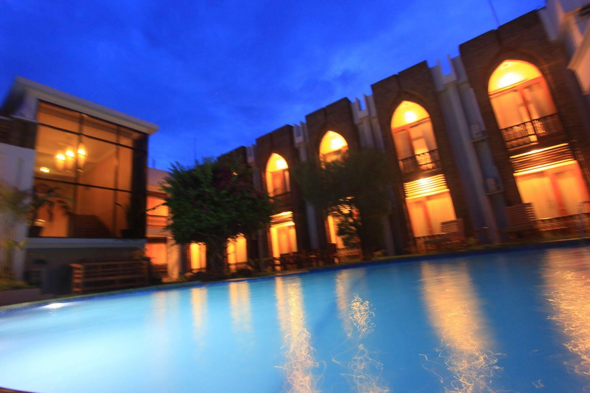 Raza Gyo Hotel Баган Экстерьер фото