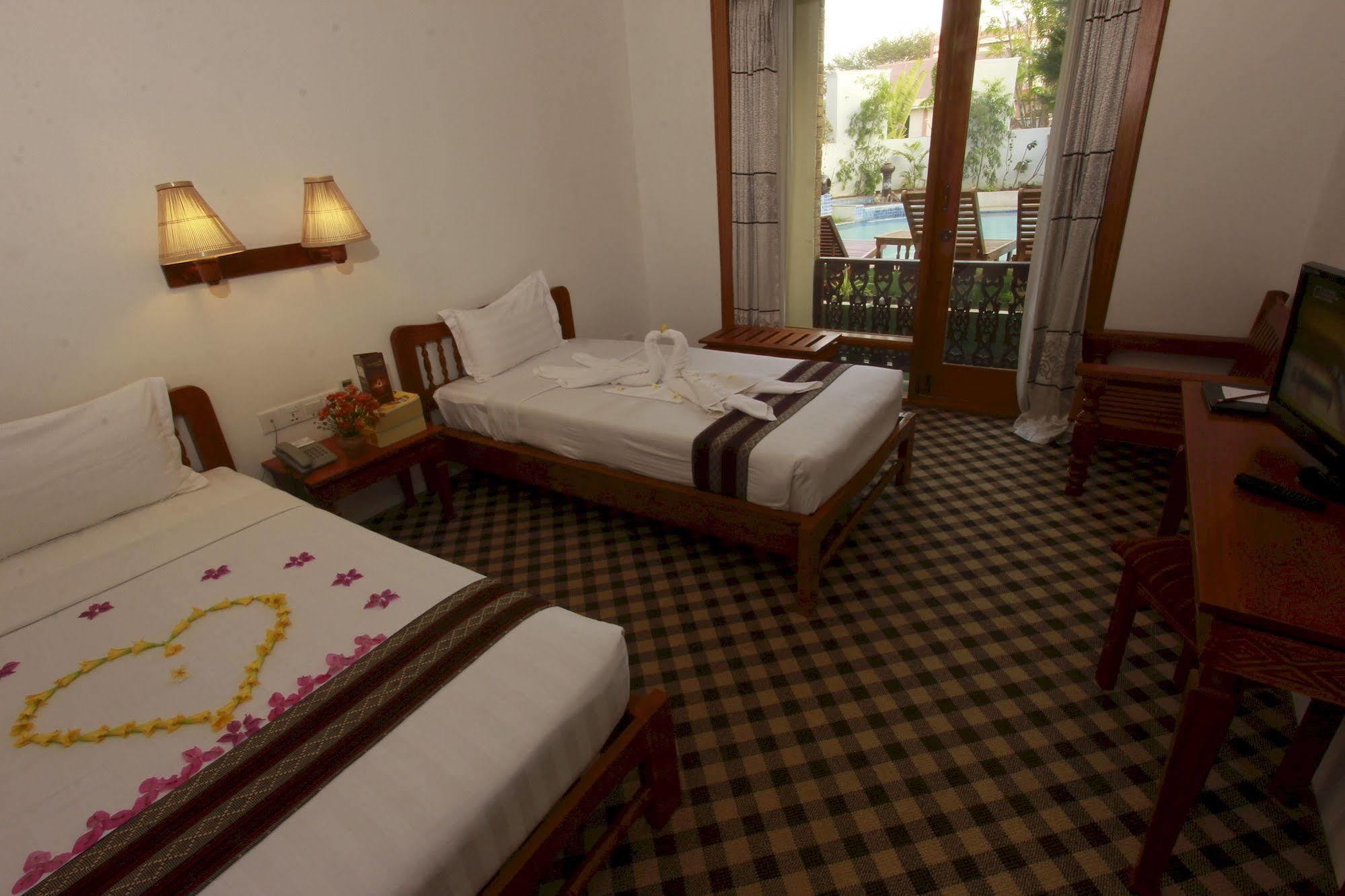 Raza Gyo Hotel Баган Экстерьер фото