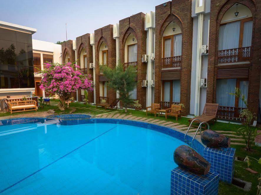 Raza Gyo Hotel Баган Экстерьер фото